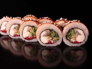 преміум з вугрем та креветкою