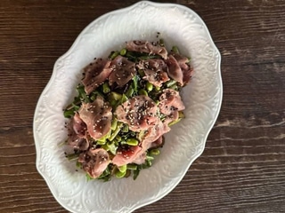 Салат з ростбіфом та бобами едамами