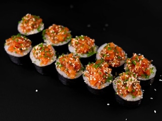 31. Tatar łosoś roll 10 szt.