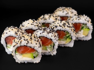 8. Uramaki łosoś Philadelphia