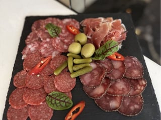 Плато в'яленого м'яса