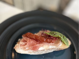 Брускета з прошутто