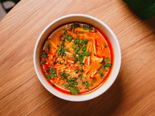 TOM YUM