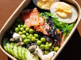 Боул з лососем