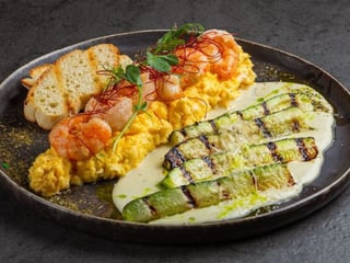 СКРЕМБЛ З КРЕВЕТКАМИ ТА ЦУКІНІ