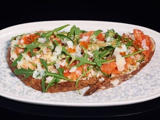 Брускета з лососем та цитрусовим дресингом