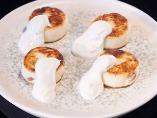 Сирники зі сметаною