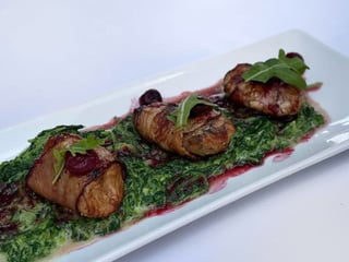 Turkey with spinach in cherry chili sauce