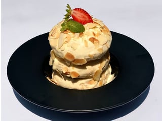 Макаронс з полуницею