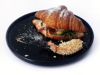 Croissant with shrimp tempura and aioli sauce