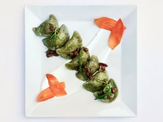 Spinach varenyky with meat and greaves