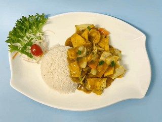 F25. Tofu na kari a rýží