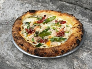 Pizza зі спаржею та креветкою