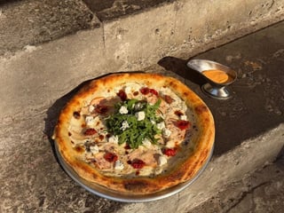 Pizza копчена курка з фетою