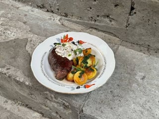 Стейк Філе Міньйон зі молодою картоплею