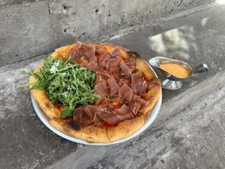(33 см) Pizza з пармою, рукколою та Сицилійською моцарелою