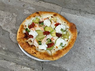 Pizza з креветкою та мусом із фети