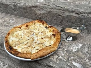 (33 см) Pizza з карамелізованою грушою та горгонзолою