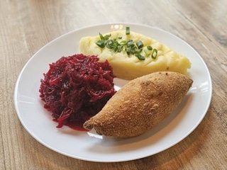 6. Rolada z mozarellą (190g)