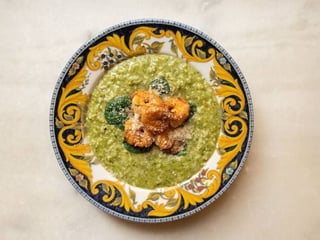 Ризото з креветками, соусом песто та шпинатом