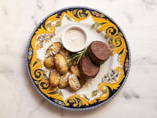 Veal medallions with baked new potatoes and pepper sauce