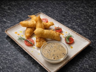 Хек в пивному клярі з грибним соусом