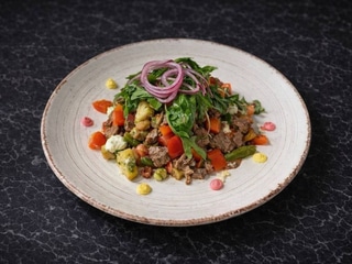 Салат Будапешт з ніжною яловичиною та овочами