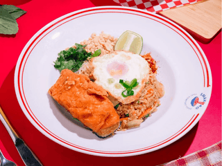 Khao Pad Nam Prik Pao - z łososiem