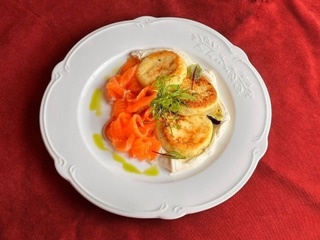 Солоні сирники з лососем