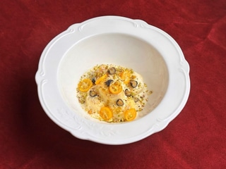 Сирники з білим шоколадом та кокосовим соусом