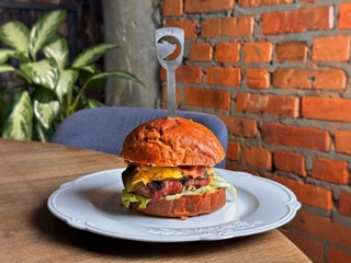 Бургер з яловичиною 