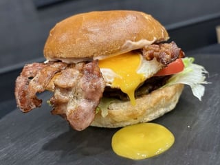 Burger z jajem