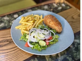 Котлета по-київски з картоплею Фрі