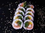 Futomaki  Łosoś i surimi
