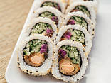Uramaki Łosoś tempura roll