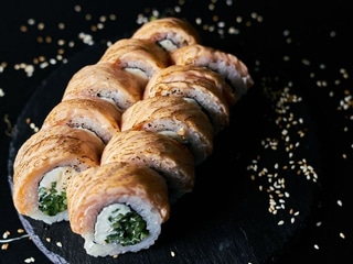 California roll opiekany łosoś