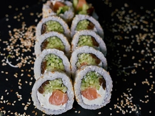 Uramaki Philadelphia roll