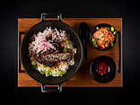 Hovädzie rebro s kimchi šalátikom