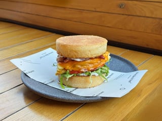 Мафін з омлетом та беконом