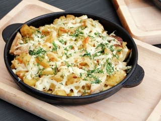 Пательня з куркою та грибами