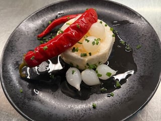 U nás nakládaný Hermelín