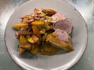 Medailonky z vepřové panenky s omáčkou dle výběru