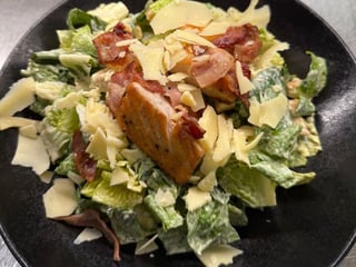 Caesar salát s lososem