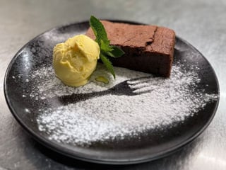 Čokoládové Brownies s vanilkovou zmrzlinou