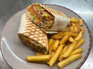 Tortilla s trhaným kuřecím masem, bbq