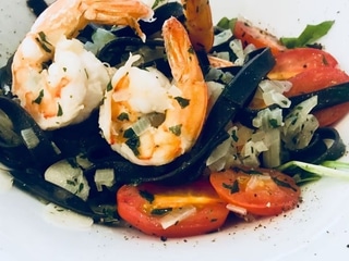 MAKARON KREWETKI w SOSIE MAŚLANO-WINNYM