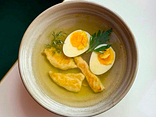 Курячий бульйон з яйцем та куркою