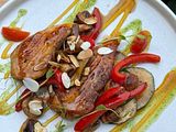 Філе курча з овочами гриль та соусом манго