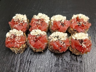 Рол Блюфін з манго