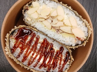 Суші - бургер з вугрем карамелізованою грушею  | 429 ₴ звичайна ціна